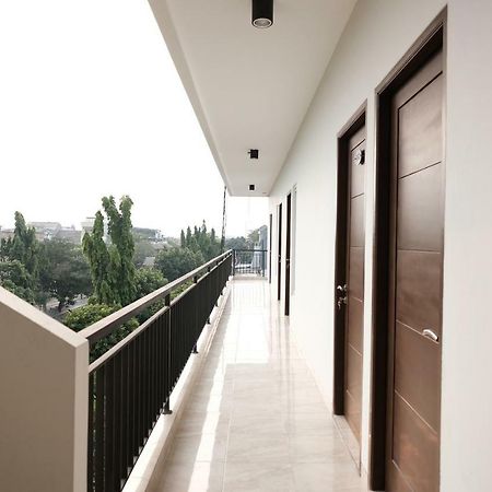 Reddoorz Near Taman Palem Hotel Джакарта Екстериор снимка