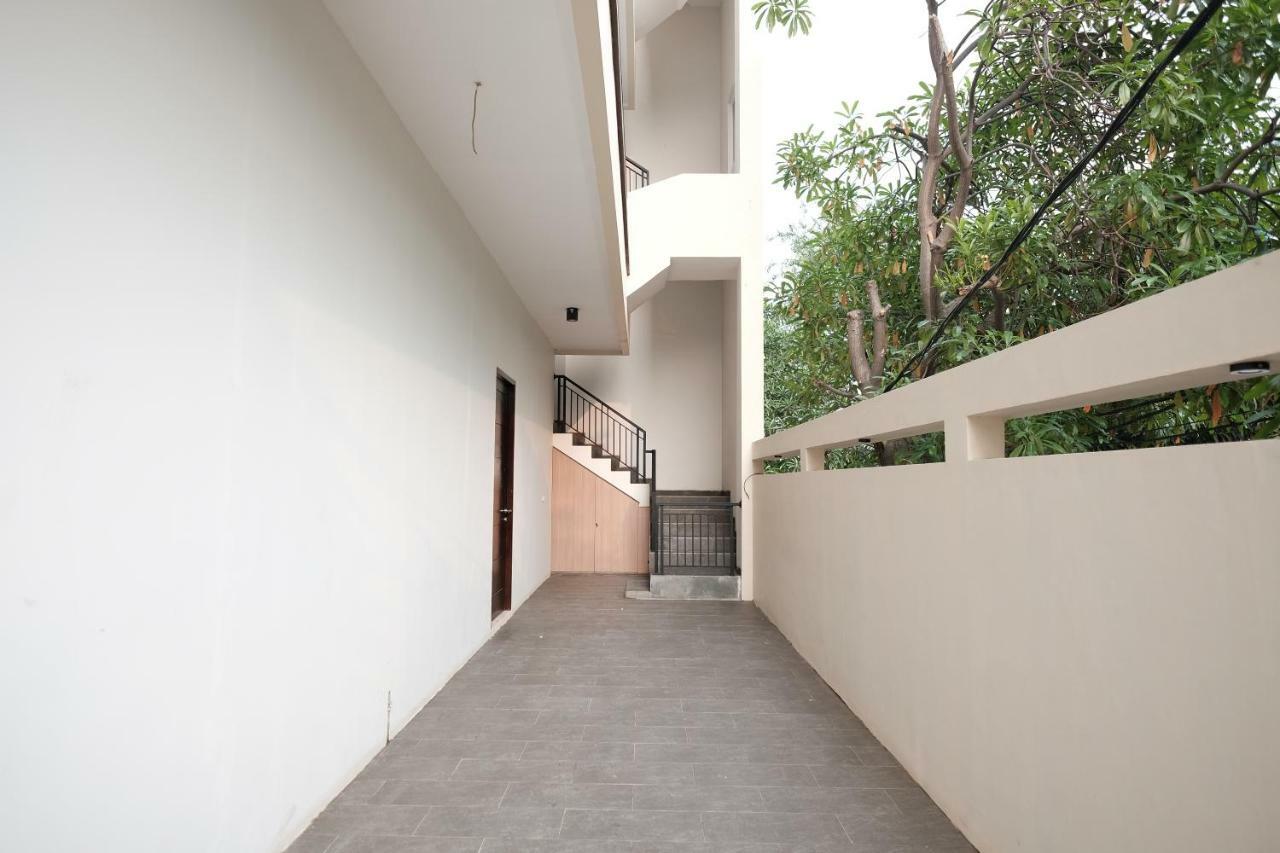 Reddoorz Near Taman Palem Hotel Джакарта Екстериор снимка
