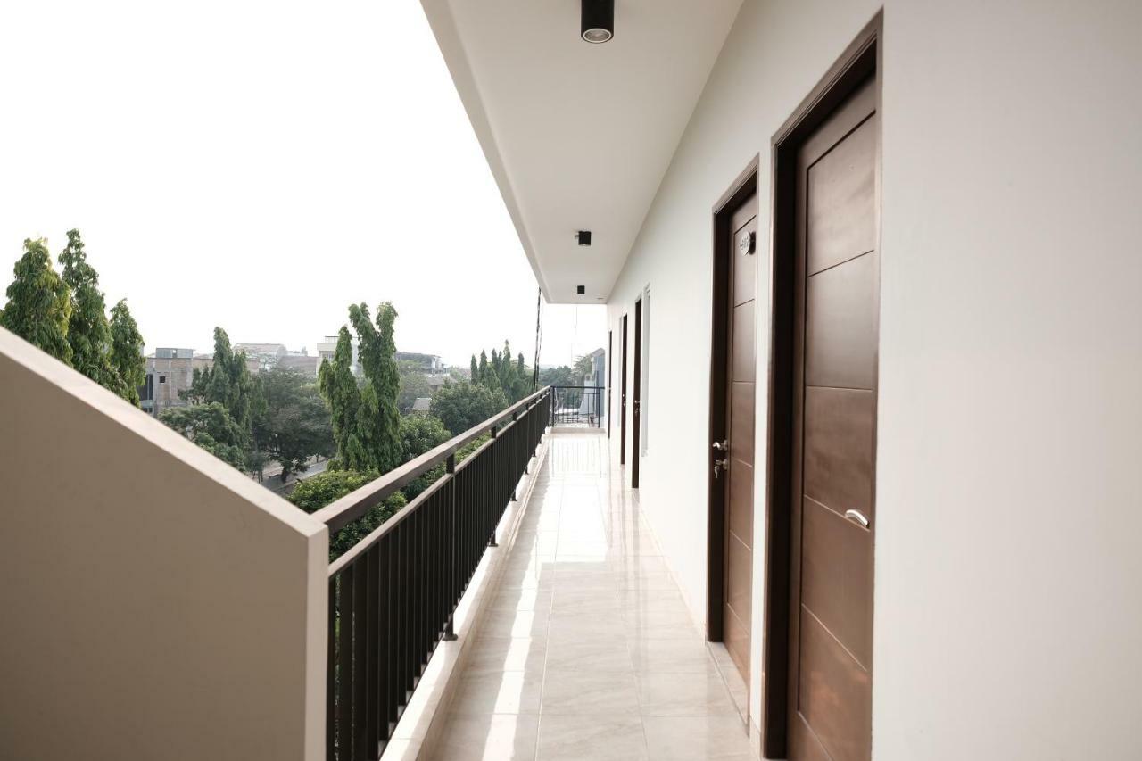 Reddoorz Near Taman Palem Hotel Джакарта Екстериор снимка