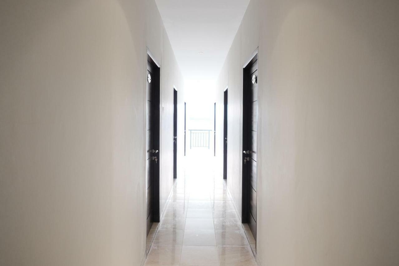 Reddoorz Near Taman Palem Hotel Джакарта Екстериор снимка